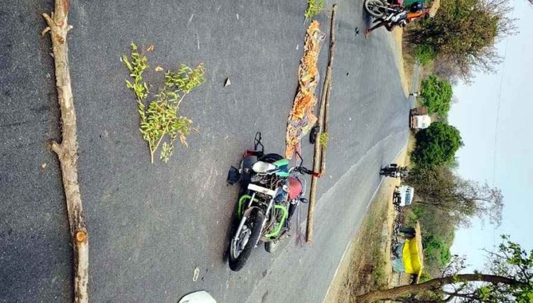 तेज रफ्तार पिकअप ने बाइक को मारी जोरदार टक्कर, घर लौट रहे युवक की मौके पर ही दर्दनाक मौत, ड्राइवर के खिलाफ एफआईआर दर्ज, जांच में जुटी पुलिस