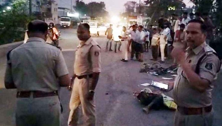 शादी कॉर्ड बांटने निकला बुजुर्ग, साइकिल सवार को ट्रक ने कुचलकर उतारा मौत के घाट, खुशियों में पसरा मातम, वाहन जप्त, हिरासत में ड्राइवर, पूछताछ जारी