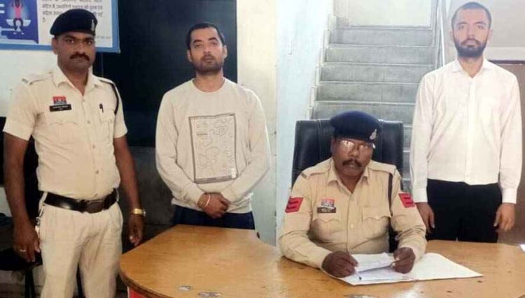 फरार आरोपी को पकड़ने गई पुलिस टीम पर हमला, बेटा और भतीजा गिरफ्तार होकर पहुंचे सलाखों के पीछे, शासकीय कार्य में बाधा डालने का केस दर्ज