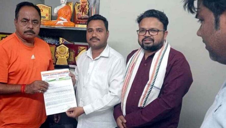 अजीत कुकरेजा पर ब्लॉक अध्यक्ष को धमकी देने और अपशब्द कहने का आरोप, सतनामी समाज ने प्रदेश अध्यक्ष बैज को सौंपा ज्ञापन, कार्रवाई की मांग