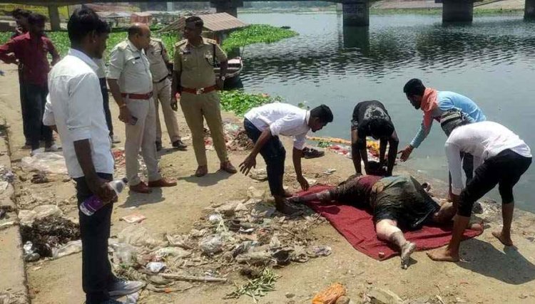 महादेवघाट में मिली महिला की लाश, सर पर चोट के निशान, हत्या या कुछ और?, दूसरे जगह मर्डर कर यहां ठिकाना लगाने की आशंका, PM रिपोर्ट का इंतेजार