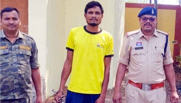 धमतरी शादी समारोह में लूट की वारदात का खुलासा, मुख्य आरोपी समेत 4 गिरफ्तार, तीन नाबालिग भी वारदात में शामिल, मोटरसाइकिल और कैंची जब्त