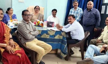 8 प्राचार्यों के निलंबन पर छत्तीसगढ़ प्राचार्य फेडरेशन नाराज, आंदोलन की चेतावनी. कलेक्टर के अधिकार क्षेत्र पर उठाए सवाल, कलेक्टर को सौंपा ज्ञापन