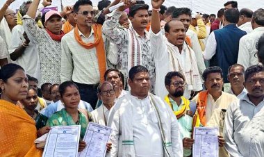 सुशासन तिहार में तहसीलदार की मंच से माफी भी नहीं शांत कर पाई नाराजगी, 16 पंचायतों के सरपंचों ने किया बहिष्कार, अपमान का लगाया आरोप