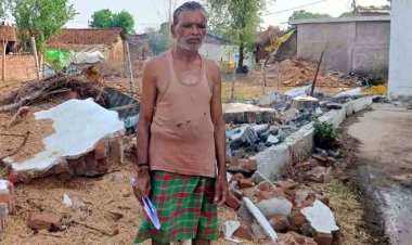 45 साल से रह रहे बुजुर्ग के मकान पर चला बुलडोजर, पीड़ित ने जबरन जमीन कब्जा करने का लगाया आरोप, SDM से लगाई इंसाफ की गुहार
