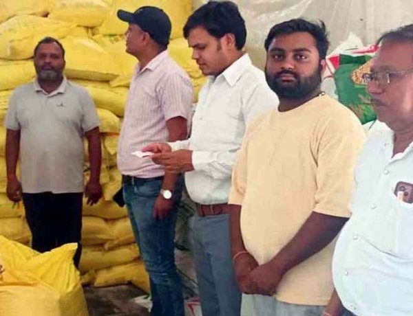 खाद की ब्लैक कमाई पर कृषि विभाग का व्हाइट छापा,गरियाबंद के 6 केंद्रों को मिला नियमों के उल्लंघन का प्रसाद, इधर हटाए गए वरिष्ठ कृषि अधिकारी