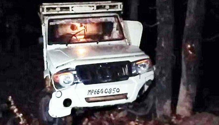 छत्तीसगढ़ में भीषण सड़क हादसा, शादी से लौट रही पिकअप पलटी पिकअप पलटने से 3 बारातियों की मौत, एक दर्जन बाराती घायल, 3 की हालत नाजुक