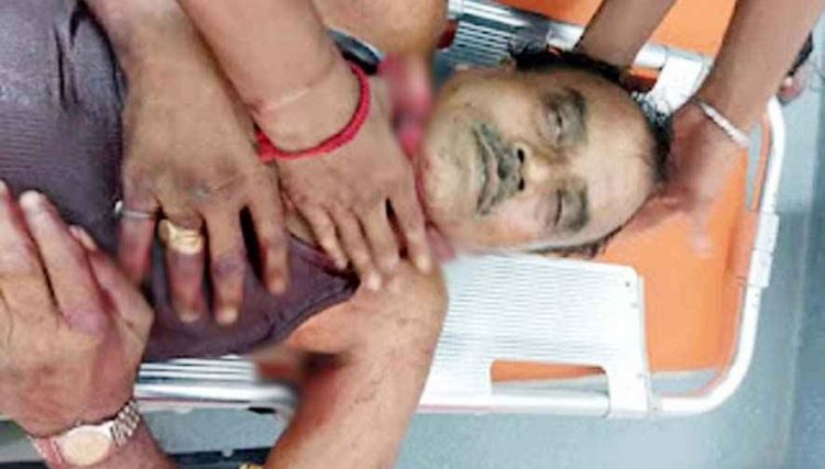 भखारा में मामूली विवाद बना खूनी संघर्ष, बाइक मरम्मत के पैसों को लेकर बुजुर्ग को चाकू मारकर उतारा मौत के घाट, चीकू गिरफ्तार, दो आरोपी शिवम और राहुल फरार