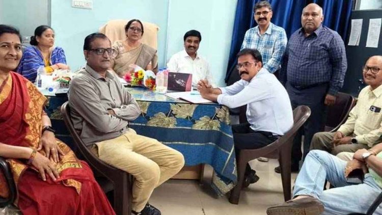 8 प्राचार्यों के निलंबन पर छत्तीसगढ़ प्राचार्य फेडरेशन नाराज, आंदोलन की चेतावनी. कलेक्टर के अधिकार क्षेत्र पर उठाए सवाल, कलेक्टर को सौंपा ज्ञापन