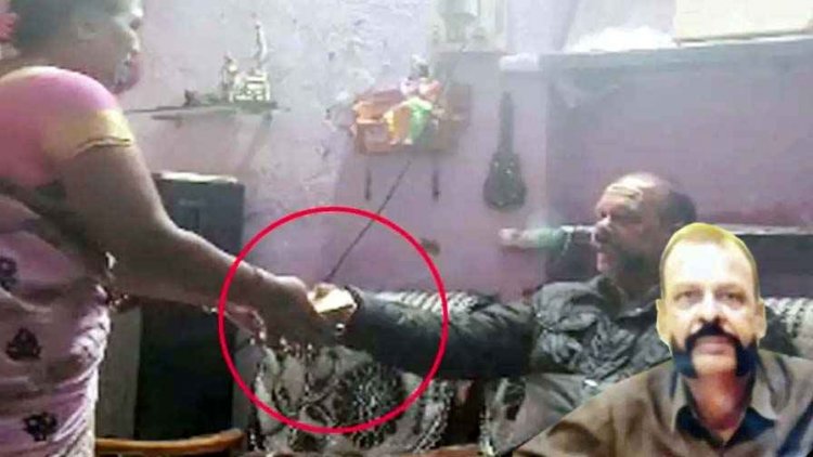 उपजेल में अवैध वसूली का पर्दाफाश, 50 हजार रुपये की रिश्वत लेते हुए प्रहरी का वीडियो वायरल, संतोष तिवारी सस्पेंड, सवालों के घेरे में जेल प्रशासन