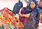 अस्पताल में इंसानियत तार-तार: नवजात को लेकर फर्श पर लेटी रही प्रसूता, नर्स ने कहा- जाओ, पेट दर्द से कोई नहीं मरता, स्वास्थ्य विभाग की हो रही फजीहत