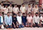 डायल 112 के आरक्षक और ड्राइवर की लेट आने का आरोप में बेरहमी से पिटाई के 8 आरोपी गिरफ्तार, पुलिस ने सरेआम निकाली हेकड़ी, सरेआम निकाला जुलूस
