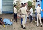 पुरानी रंजिश में खूनी वारदात: फरसा मारकर दुकान के सामने ग्रामीण की हत्या, गांव में सनसनी, वारदात के बाद आरोपी ने थाने में किया सरेंडर, पूछताछ जारी