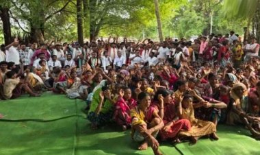 छत्तीसगढ़ में बदल रहे राजनीतिक समीकरण, एक साथ 450 लोगों ने छोड़ी भाजपा, कांग्रेस में शामिल हुए 450 ग्रामीण, बीजेपी को लगा बड़ा झटका