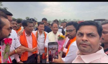 विकास कार्यों की सौगात लेकर गरियाबंद पहुंचे मुख्यमंत्री विष्णुदेव साय, हेलीपेड पर भव्य स्वागत, लोकार्पण-शिलान्यास कार्यक्रमों में होंगे शामिल