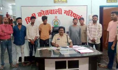 गरियाबंद उप जेल के पीछे 52 परियों का आनंद, पुलिस की एंट्री से बिखरी महफिल, 8 जुआरी गिरफ्तार, कई आरोपी फरार, ताशपत्ती समेत 8770 रुपये जप्त