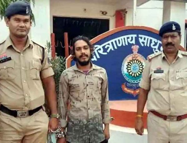 राजिम से रायपुर जा रहे आबकारी कर्मचारी को माचिस मांगने के बहाने रोका, डराकर खेत में लूट लिया सोने के जेवर, 35 दिन बाद लुटेरा गिरफ्तार, पल्सर जप्त