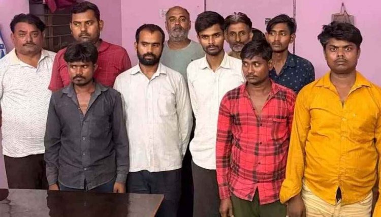 गुटखा फैक्ट्री का भंडाफोड़, वाशिंग पाउडर की आड़ में चल रहा कारोबार, टीम ने मारा छापा, 3 मशीनें जब्त, पुलिस हिरासत में 12 आरोपी, पूछताछ जारी