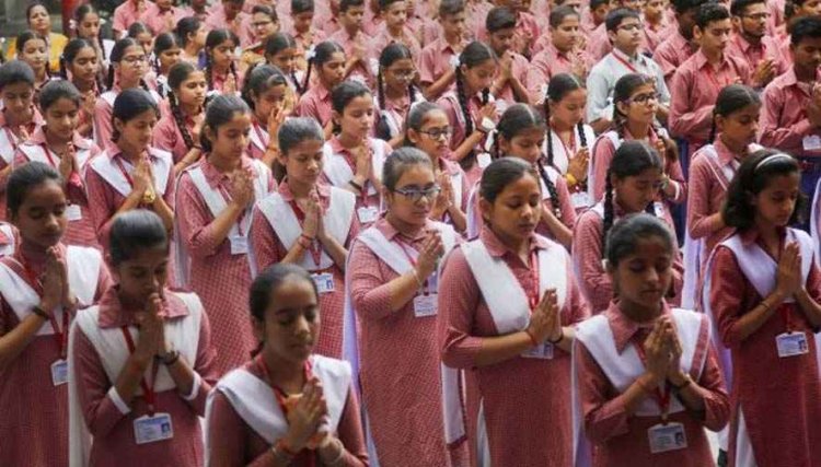 सभी स्कूलों में बच्चों से मंत्र जाप कराने का फैसला, शिक्षा विभाग ने जारी किए कड़े निर्देश, प्रार्थना सभा में राष्ट्रगान, राष्ट्रगीत, दीप मंत्र, सरस्वती वंदना, गुरु मंत्र जरुरी