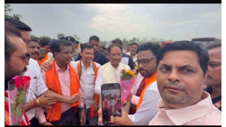 विकास कार्यों की सौगात लेकर गरियाबंद पहुंचे मुख्यमंत्री विष्णुदेव साय, हेलीपेड पर भव्य स्वागत, लोकार्पण-शिलान्यास कार्यक्रमों में होंगे शामिल