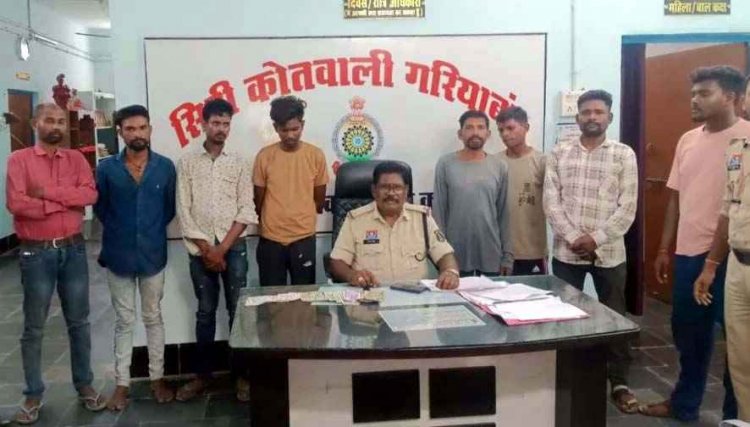 गरियाबंद उप जेल के पीछे 52 परियों का आनंद, पुलिस की एंट्री से बिखरी महफिल, 8 जुआरी गिरफ्तार, कई आरोपी फरार, ताशपत्ती समेत 8770 रुपये जप्त