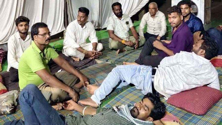कसडोल में अतिक्रमण हटाने की कार्रवाई का भारी विरोध, प्रभावित व्यापारियों का अनिश्चितकालीन भूख हड़ताल शुरु, रात्रि विश्राम के साथ आंदोलन रहेगा जारी