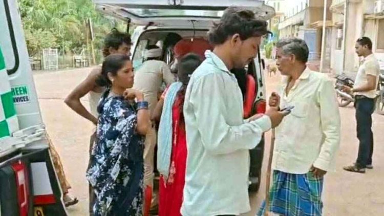 बारिश से ढही दीवार, चपेट में आने से खेल रही दो मासूम बहनों की मौत, दर्दनाक हादसे में एक महिला भी गंभीर घायल, गांव में मचा कोहराम