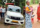 कच्ची सड़क में फंसी महतारी एक्सप्रेस, नवजात को गोद में लेकर 3 किमी पैदल चली मां, बारिश में सड़क की बदहाली ने खोली व्यवस्था की पोल