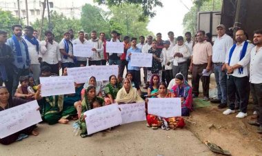 नकटी गांव में बुलडोजर एक्शन के बाद 40-50 साल से रह रहे परिवारों को अतिक्रमण का नोटिस, तीन दिन के भीतर हटाना होगा मकान, मचा हड़कंप
