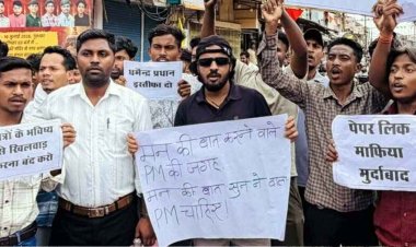 जंतर-मंतर के आंदोलन की गूंज गरियाबंद तक, NEET पेपर लीक पर गरियाबंद में छात्रों का जोरदार प्रदर्शन, तहसीलदार को राष्ट्रपति के नाम सौंपा ज्ञापन