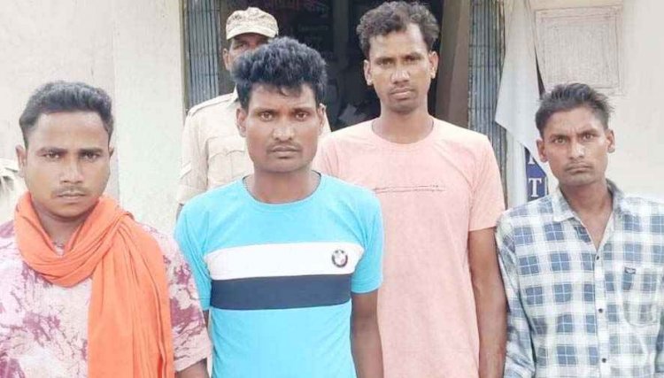छग में गौ हत्या का खुलासा, पुलिस ने 4 आरोपियों को गिरफ्तार कर भेजा जेल, 2 फरार, तलाश जारी, खेत के गड्ढे में मिला पशु का धड़, हथियार और दो बाइक जब्त