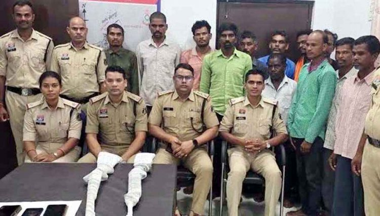 अवैध शिकार के दौरान युवक की सीने में गोली लगने से मौत, खून के निशान मिटाने गोबर से कराई लिपाई, दी धमकी, जबरन कराया अंतिम-संस्कार, 12 आरोपी गिरफ्तार