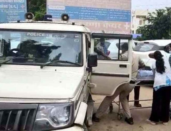  स्कूल के पास सड़क पार करते समय तेज रफ्तार बाइक की टक्कर से टीचर की मौत, दर्दनाक हादसे में वाहन सवार घायल और दूसरा फरार, पसरा मातम