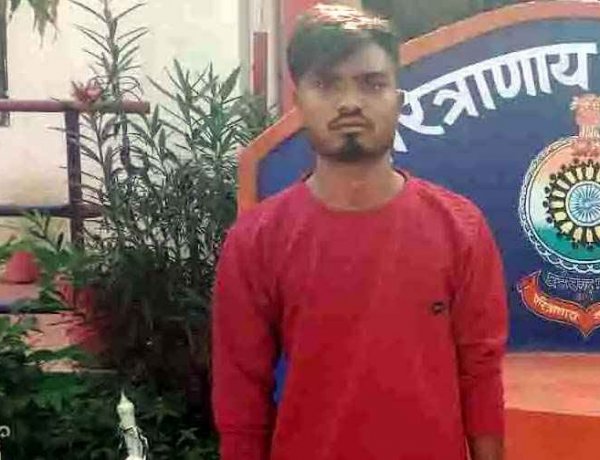 अभनपुर में पुलिस की औचक चेकिंग, अपराध से पहले बटनदार चाकू के साथ आरोपी तिलक गिरफ्तार, हीरो होंडा मोटरसाइकिल और हथियार भी जब्त