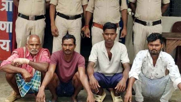 पुरानी रंजिश ने लिया हिंसक रूप, पेट्रोल-पंप कर्मचारी पर जानलेवा हमला पर जानलेवा हमला करने वाले 4 आरोपी गिरफ्तार होकर पहुंचे जेल, लाठियां जब्त