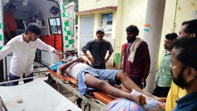 ट्रक ने कार को मारी टक्कर, तीज नहावन में आरंग जा रहे परिवार के 6 लोगों की हालत नाजुक, दो घायल रायपुर रेफर, फरार चालक की तलाश में जुटी पुलिस