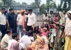 खदान विस्तार के लिए तोड़ा आंगनबाड़ी समेत अस्पताल, ग्रामीणों ने बुलडोजर कार्रवाई का किया विरोध, उग्र प्रदर्शन के साथ जीएम दफ्तर पर जड़ा ताला
