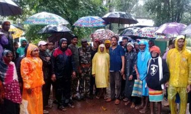 एक सप्ताह में  एफआईआर नहीं तो SDOP कार्यालय का घेराव, भारी बारिश के बीच रेनकोट और छतरियां लेक 128 गांवों की महाबैठक में ग्रामीणों ने दी चेतावनी