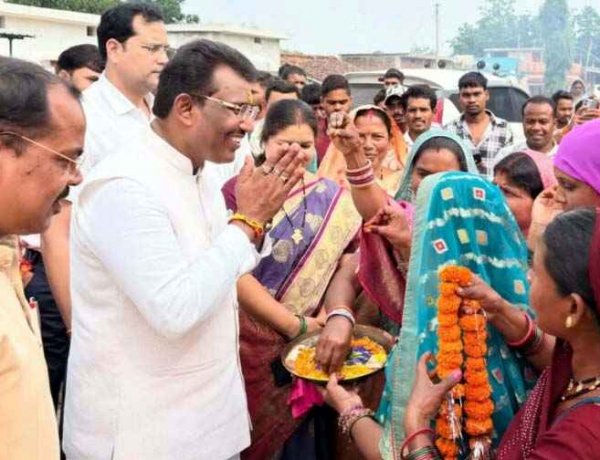 लाखों के विकास कार्यों का राजिम MLA रोहित साहू ने दिया सौगात, ग्रामीणों ने किया ऐतिहासिक स्वागत, विधायक- हर गांव तक पहुंचेगी खुशहाली
