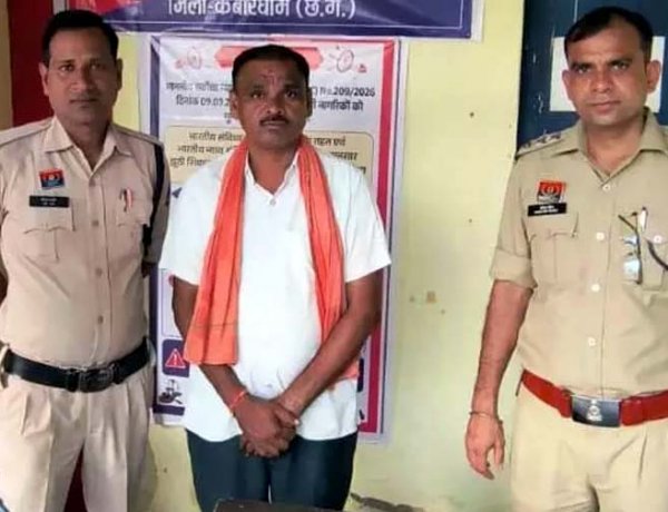 कबीरधाम में कलर प्रिंटर से नकली करेंसी बनाने का खेल, कटिंग कर असली नोट के बंडलों में रखने वाला आरोपी दीपक गिरफ्तार, मोबाइल फोन-कार जब्त