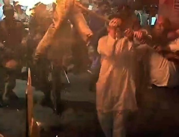 यूपीआई पर टैक्स के विरोध में कांग्रेसियों ने फूंका PM का पुतला, प्रदर्शन के दौरान पुलिस से झूमा-झटकी, आरक्षक झुलसा, अज्ञात कार्यकर्ताओं पर FIR