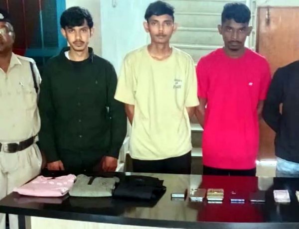 मोबाइल चोरी कर आधार के फोटो से खोला स्क्रीन लॉक और खाते से उड़ाए लाखों रुपए, साइबर ठगी के संगठित गिरोह का किया पर्दाफाश, चार आरोपी गिरफ्तार