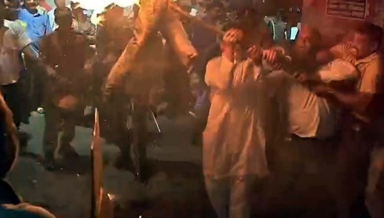 यूपीआई पर टैक्स के विरोध में कांग्रेसियों ने फूंका PM का पुतला, प्रदर्शन के दौरान पुलिस से झूमा-झटकी, आरक्षक झुलसा, अज्ञात कार्यकर्ताओं पर FIR