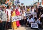 ‘वोट बचाओ–देश बचाओ’ मार्च, कांग्रेस का अनोखा प्रदर्शन, मुख्य चुनाव आयुक्त का मुखौटा पहनाकर ‘वोट चोरी’ के खिलाफ जताया भारी विरोध