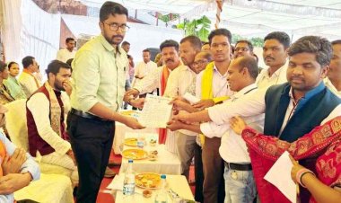 मैनपुर ब्लॉक सरपंच संघ ने जिला पंचायत सीईओ को ज्ञापन सौंपकर रोजगार गारंटी योजना में कराये गये कार्यो का भुगतान करने की उठाई मांग