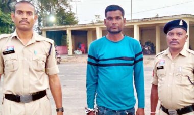 धमतरी में ई-रिक्शा चालक से मोबाइल झपटने वाला जितेंद्र गिरफ्तार होकर पहुंचा सलाखों के पीछे, आरोपी के खिलाफ पहले से दर्ज पांच आपराधिक केस