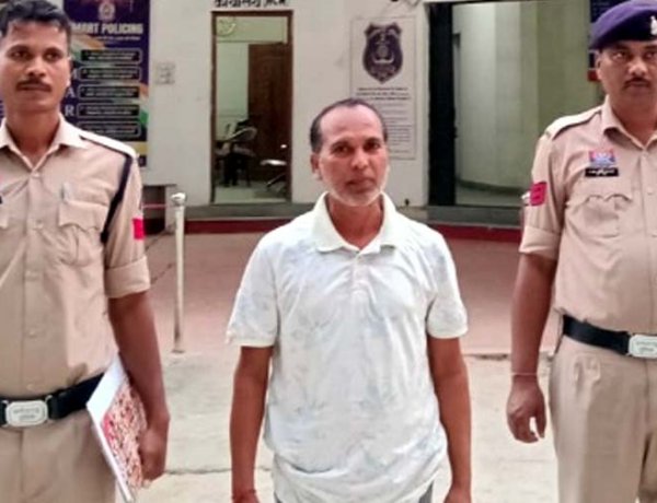 ऋषि-मुनियों को लेकर विवादित दावा करने वाला टीचर अरेस्ट, फेसबुक पर लिखा- रावण नहीं, इन्हें जलाया जाए; पुलिस पकड़ने पहुंची तो भागने लगा गुरुजी