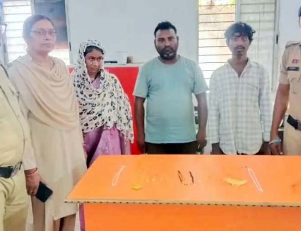 टिकरापारा में सूने मकानों को निशाना बनाने वाले चोर गिरोह का पर्दाफाश, एक महिला समेत तीन आरोपी गिरफ्तार, 7 लाख के जेवर बरामद