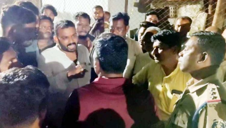 भाजपा नेता से मारपीट और लूट का आरोप, मचा बवाल, कार्रवाई नहीं होने से नाराज भाजपाईयों ने FIR की मांग को लेकर थाने के सामने दिया धरना