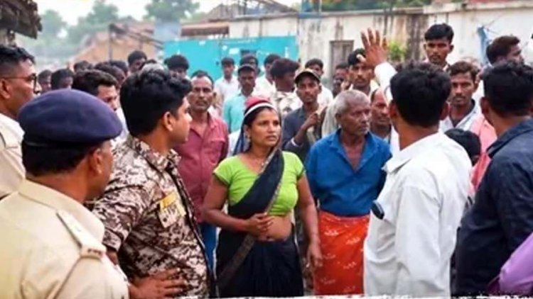 ट्रैक्टर की टक्कर से महिला की मौत पर जमकर बवाल, भड़के ग्रामीणों ने क्रेशर में लगाई आग, SDOP, TI और तहसीलदार को बनाया बंधक
